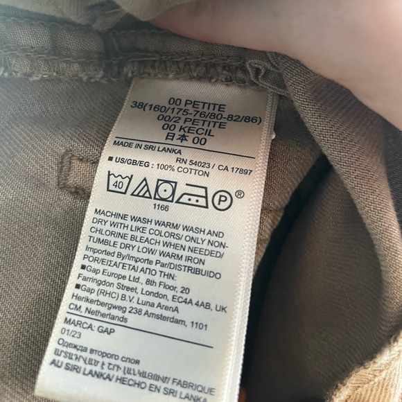GAP Khaki High-Waisted Cargo Pants - Picture 5 of 5